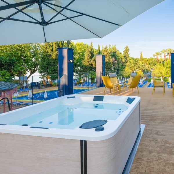 Vasca idromassaggio sulla terrazza panoramica di Parc Hotel Gritti