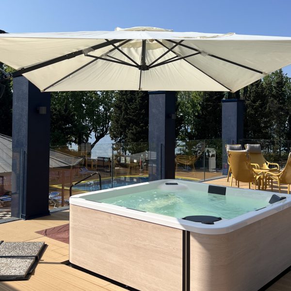 Vasca idromassaggio sulla terrazza panoramica di Parc Hotel Gritti